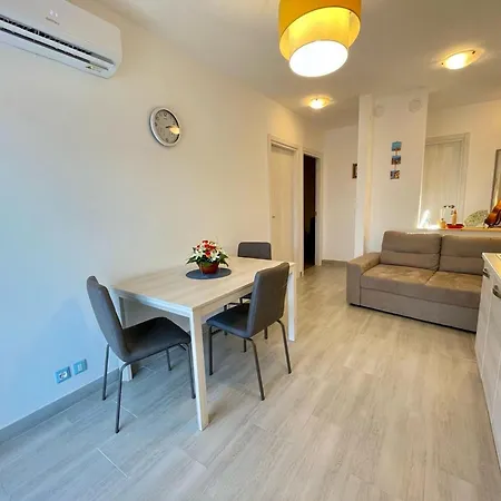 Apartament Bright With Balcony